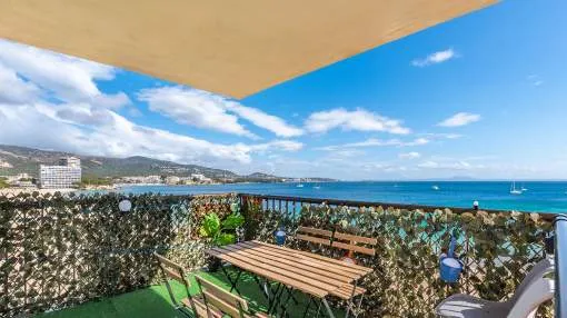 Refurbished sea view apartment right on the beach