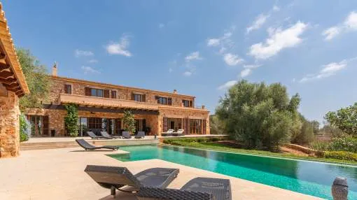 Spacious natural stone finca with spa area and magnificent views