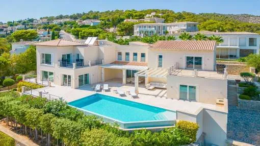 Spacious luxury villa with fantastic sea and panoramic views