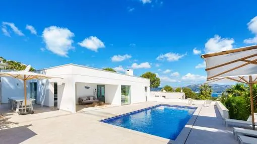 Modern sea view villa in sought-after residential area Modern sea view villa in sought-after residential area