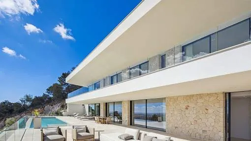 Imposing villa close to Palma