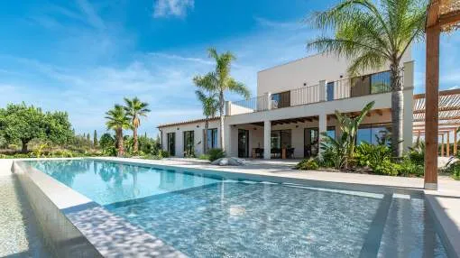 Spectacular new-build finca for horse lovers with equestrian facilities and panoramic views in a central location