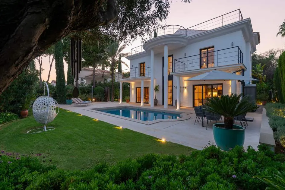 Exceptional villa close to the harbour