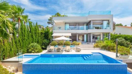 Design villa with sea views and exclusive furnishings Design villa with sea views and exclusive furnishings