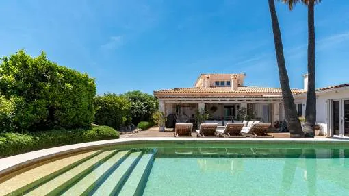 Fantastic villa with pool and adjoining building plot with Mediterranean garden