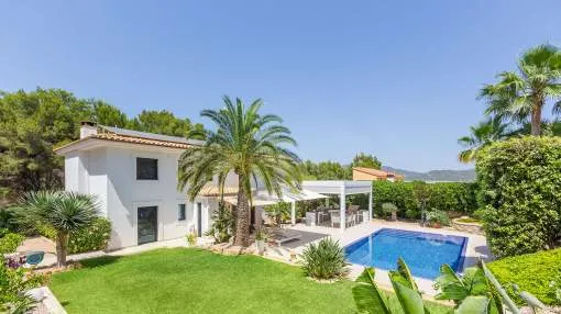 Exclusive villa with maximum comfort and Mediterranean flair Exclusive villa with maximum comfort and Mediterranean flair
