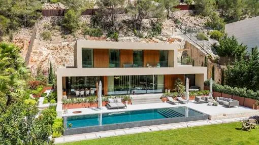 Timeless designer villa with luxurious interior and privacy