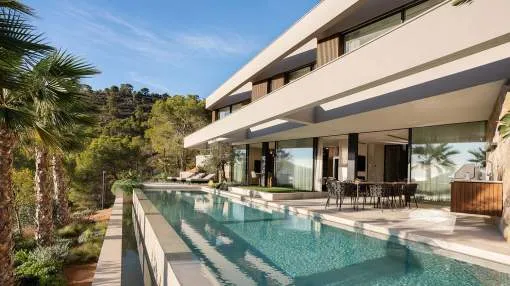 Modern newly built villa with sea views in a privileged location