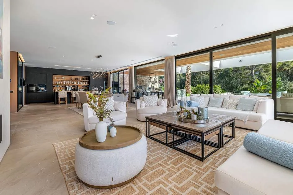 Outstanding luxury property frontline to the golf course