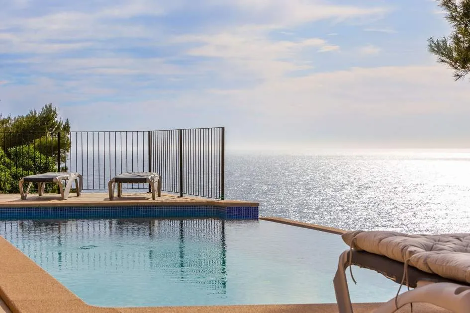 Cala Moragues: Mediterranean Villa with excellent sea views