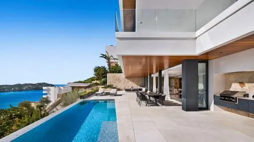 Spectacular villa with stunning panoramic sea views
