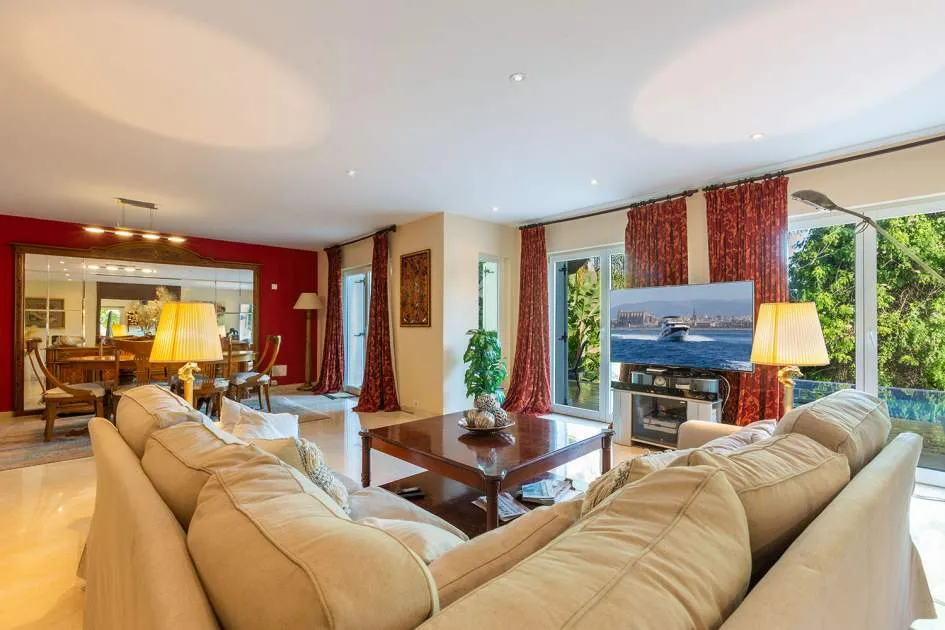 Spacious, high quality villa in quiet residential area Spacious, high quality villa in quiet residential area