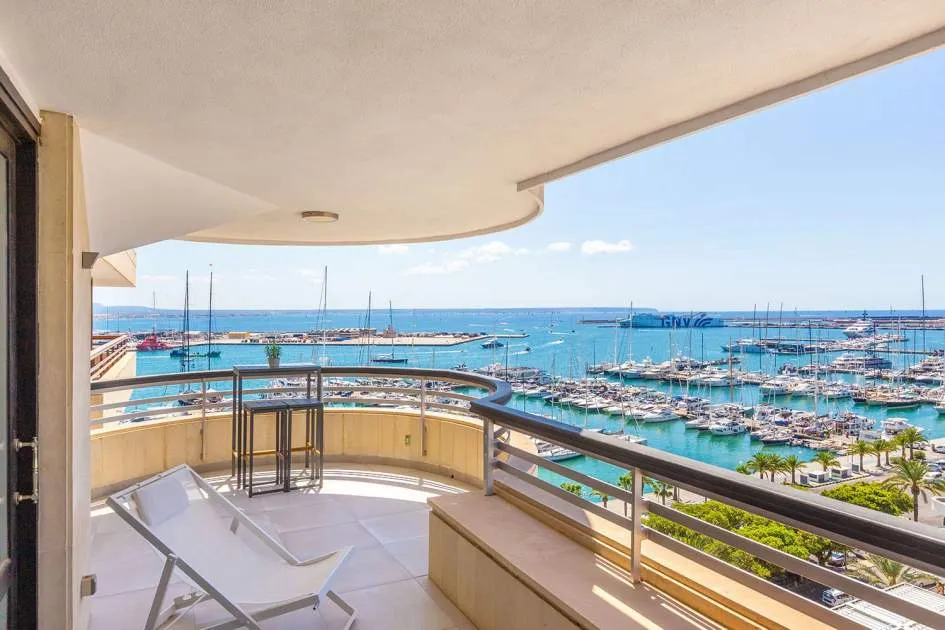 Penthouse in 1st sea line with magnificent harbour view