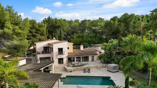 Prestigious villa with guest house directly on the golf course