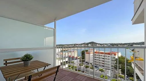 Completely refurbished apartment with sea views in centric location