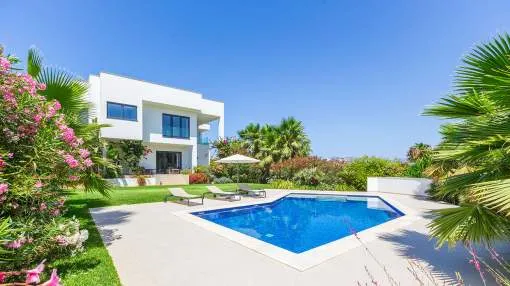 Modern villa close to harbour and golf course Modern villa close to harbour and golf course