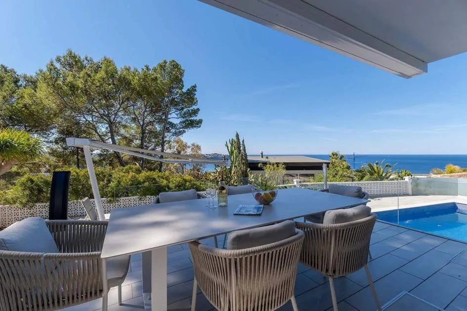 Beautiful sea view villa in a prime location