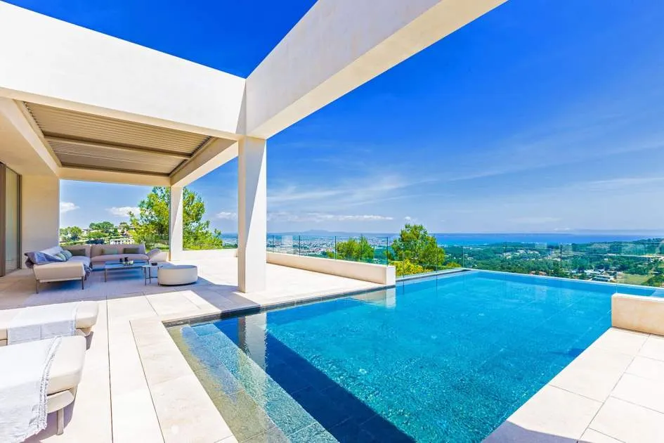 Avant-garde villa with magnificent panoramic views