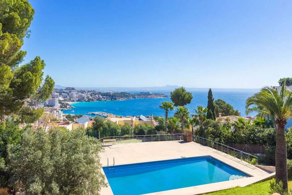 Luxury villa in privileged location with tennis court and stunning views