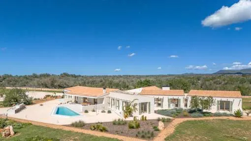 Architectural design finca with pool, privacy and idyllic tranquillity Architectural design finca with pool, privacy and idyllic tranquillity